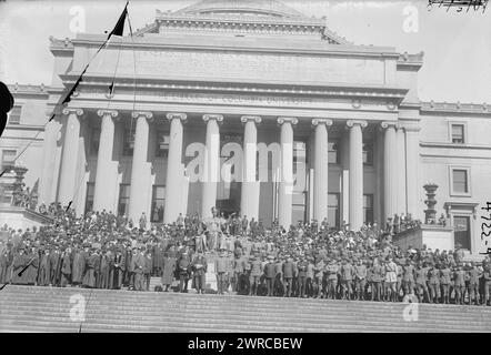 S.A.T.C. at Columbia, Photograph shows members of the Student Army Training Corps and others on the steps of the Low Memorial Library, Columbia University, New York City, on October 1, 1918 during World War I., 1918 Oct. 1, World War, 1914-1918, Glass negatives, 1 negative: glass Stock Photo