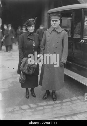 Maj. Gen. Barnett & wife, Photograph shows George Barnett (1859-1930) who served as Major General Commandant of the US Marine Corps from 1914 to 1920 with his wife Leila., 1918 Dec. 17, Glass negatives, 1 negative: glass Stock Photo
