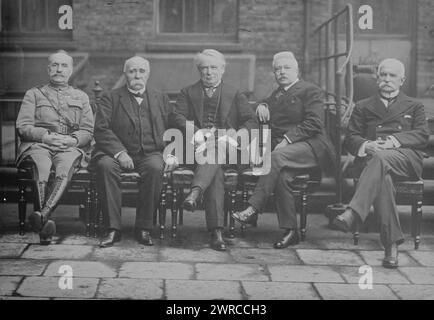 Foch, Clemenceau, Lloyd George, Orlando, Sonnino, Photograph shows French General Ferdinand Foch (1851-1929), French Prime Minister Georges Benjamin Clemenceau (1841-1929), British Prime Minister David Lloyd George (1863-1945), Italian Prime Minister Vittorio Emanuele Orlando (1860-1952) and Italian Minister of Foreign Affairs Baron Sidney Costantino Sonnino (1847-1922)., between ca. 1915 and ca. 1920, Glass negatives, 1 negative: glass Stock Photo