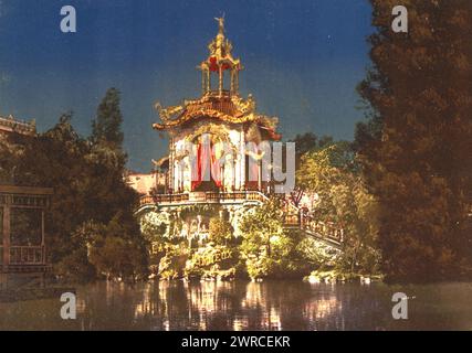 The Palace Lumineux, night, Exposition Universal, 1900, Paris, France, between ca. 1890 and ca. 1900., Color, 1890-1900 Stock Photo