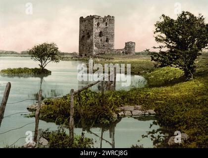 Threave Castle, Castle Douglas, Scotland, between ca. 1890 and ca. 1900., Scotland, Castle Douglas, Color, 1890-1900 Stock Photo