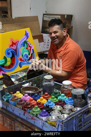 Artist painting designs for ox carts, Sarchi, Central Highlands, Costa Rica Stock Photo