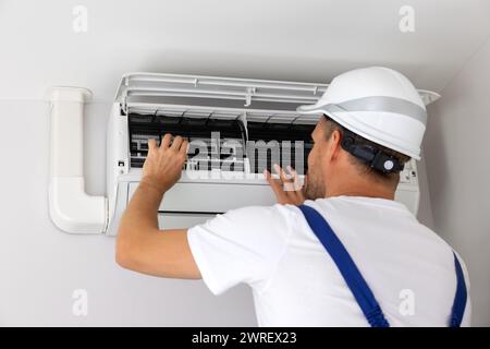 air conditioner maintenance and repair. hvac service technician at work Stock Photo