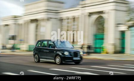 Levc tx electric london taxi hi-res stock photography and images