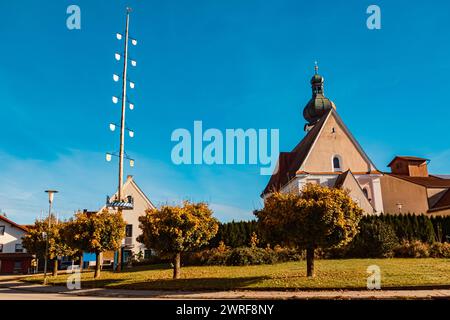 A church and a maypole on a sunny autumn or indian summer day at Buchhofen, Deggendorf, Bavaria, Germany Buchhofen bb 005 Stock Photo