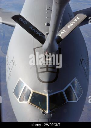 A KC-135 Stratotanker from Fairchild Air Force Base, Wash., refuels a KC-10 Extender from Travis Air Force Base, Calif., during a refueling mission Stock Photo