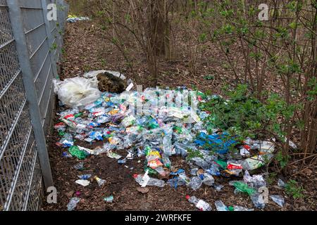 a large number of crushed plastic bottles lie in Hiroshima-Nagasaki Park, Cologne, Germany. eine groesse Anzahl zerdrueckter Plastikflaschen liegen im Stock Photo