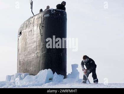 240308-N-JO245-1355 BEAUFORT SEA, Arctic Circle (March 8, 2024) – Mike Demello, a field technician assigned to Arctic Submarine Laboratory Stock Photo