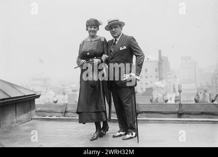 Caruso &amp; wife, 1918. Shows Italian tenor opera singer Enrico Caruso (1873-1921) and his wife, the former Miss Dorothy Park Benjamin (1893-1955). Stock Photo