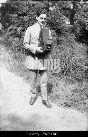 Ash, between c1915 and c1920. Shows actor Sam Ash (1884-1951) who also performed in vaudeville and film. Ash is holding a camera. Stock Photo