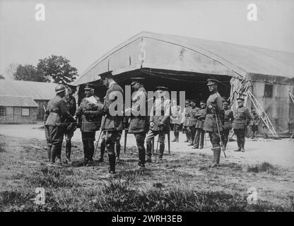 Duke of Connaught decorating a Belgian, 3 Jul 1918. Prince Arthur, Duke of Connaught and Strathearn (1850-1942) and Belgium King Albert I (1875-1934) at Houthem Aerodrome on July 3, 1918 giving an award by a Belgian soldier during World War I. Stock Photo