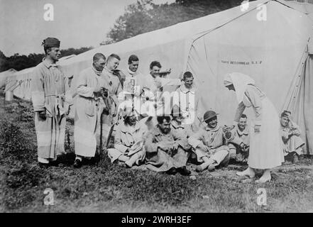 American field hospital, Auteuil, c1915. An American field hospital in Auteuil, Paris, France around 1915 during World War I. Stock Photo