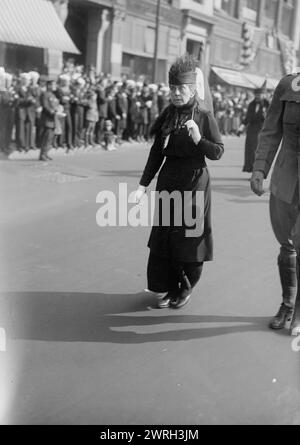 Mrs. Robt. Bacon, 18 Apr 1927 (date created or published later). Mrs. Robert Bacon leading the Fourth Division of Liberty bond boosters at the Service Flag parade up 5th Avenue, New York City, during World War I. Stock Photo