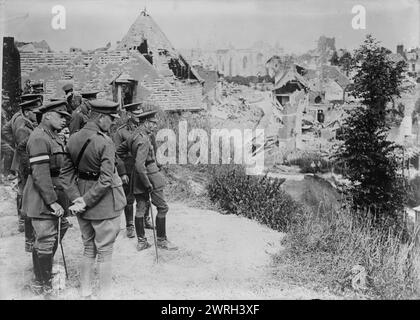 King Geo. views Peronne, 13 Jul 1917. King George V, Edward, Prince of Wales, and Gen. Julian Byng visiting the ruins of Peronne, France during World War I. Stock Photo