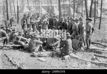 Learning pistol firing, Camp Upton, 15 Sept 1917 (date created or published later). Soldiers at Camp Upton, a U.S. Army installation located on Long Island, in Yaphank, New York during World War I. Stock Photo