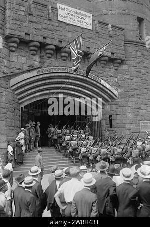 Kilties enter 71st Regt. Armory, July 1917. Canadian Highlander soldiers (Kilties) entering the 71st Regiment Armory, Park Avenue (between East 33rd and 4th streets), New York City. The Highlander regiments were in the United States in July of 1917 for &quot;British Recruiting Week&quot; which encouraged enlistment in World War I. Stock Photo