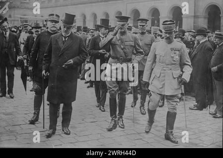 Joffre, Sharp, Pershing, Paris, July 4, 1917, 4 Jul 1917 (date created or published later). French general Joseph Jacques Ce&#xb4;saire Joffre (1852-1931), U.S. ambassador to France William Graves Sharp, American general John J. Pershing (1860-1948), and French Army general August Yvon Edmond Dubail (1851-1934) who served as the military governor of Paris. The men are gathered in the Hotel des Invalides in Paris on Ju;y 4, 1917. Stock Photo