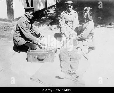 Reviving wounded German with Pulmotor, between 1914 and c1915. A German being revived with a Pulmotor, an artificial respiration device, during World War I. Stock Photo
