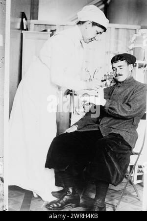 American Nurse, American ambulance, Paris, between 1914 and c1915. An American nurse with a patient in Paris, France during World War I. Stock Photo