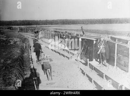 Landwehr in trenches near Suwalki, between 1914 and c1915. Soldiers in trenches near Suwalki, Poland during World War I. Stock Photo