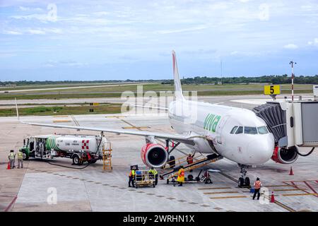 Merida Mexico,Manuel Crescencio Rejon Merida International Airport,tarmac terminal concourse gate area,view through window,Viva Aerobus,commercial air Stock Photo