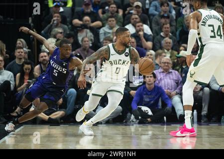 Sacramento, Ca, USA. 12th Mar, 2024. Sacramento Kings guard De'Aaron Fox (5) defends against Milwaukee Bucks guard Damian Lillard (0) during a game at Golden 1 Center on Tuesday, March 12, 2024 in Sacramento. (Credit Image: © Paul Kitagaki Jr./ZUMA Press Wire) EDITORIAL USAGE ONLY! Not for Commercial USAGE! Stock Photo