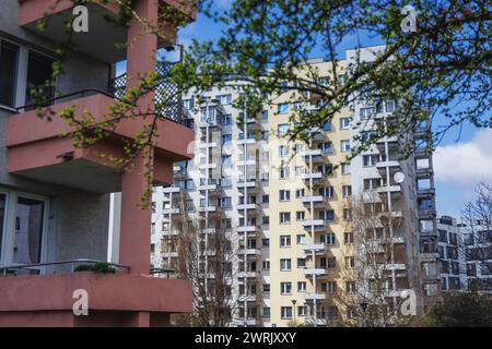 Old block of flats in Goclaw area, subdistrict of Praga-Poludnie, Warsaw city, Poland Stock Photo