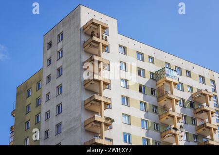 Old block of flats in Goclaw area, subdistrict of Praga-Poludnie, Warsaw city, Poland Stock Photo