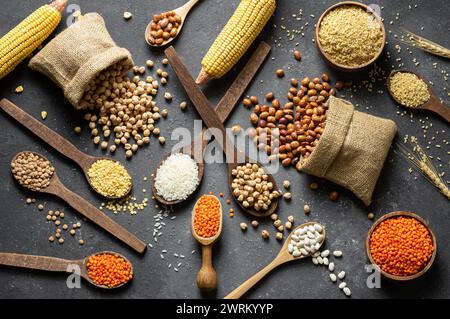 Different type of raw dry legumes composition. White beans, lentils, bulgur, chickpeas, kidney beans, rice,  Mix organic legume concept Stock Photo