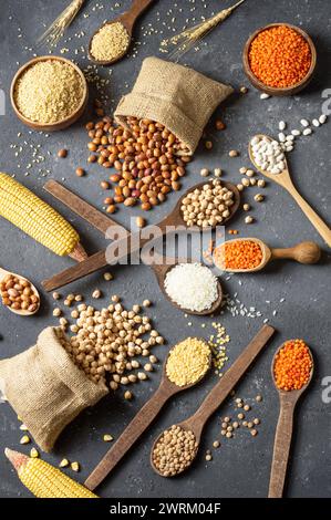 Different type of raw dry legumes composition. White beans, lentils, bulgur, chickpeas, kidney beans, rice,  Mix organic legume concept Stock Photo