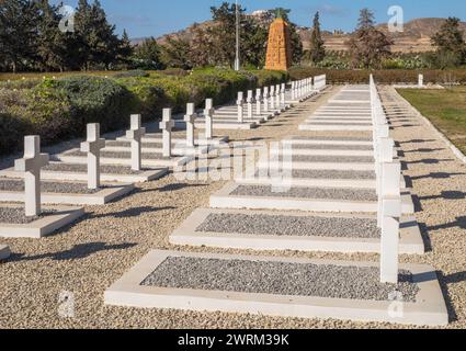 Rows of white graves with cross headstones for Free French soldiers in the  WW2 French Military Cemetery in Takrouna, Tunisia. Stock Photo