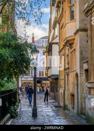 St Mary's Passage is a small cobbled alley leading from the Radcliffe Camera to the High Street in Oxford city centre. Stock Photo