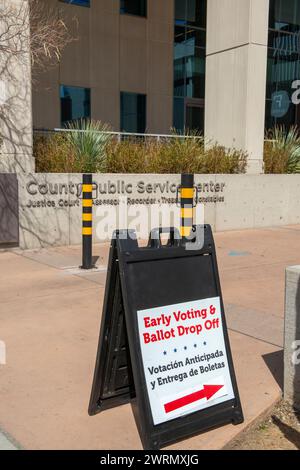 Early voting and ballot drop off sign board in English and Spanish in Tucson AZ Stock Photo