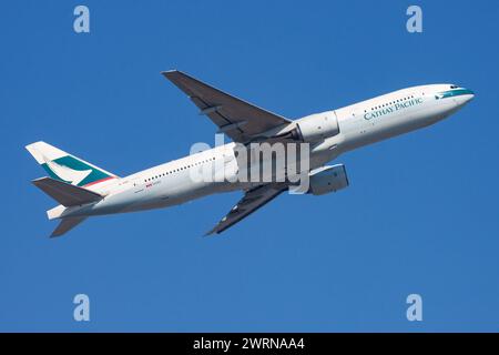 Cathay pacific 777 200 hi-res stock photography and images - Alamy