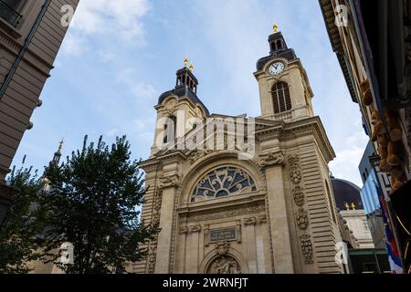 Façade du Grand-Hôtel Dieu depuis la Place de l’Hopital à Lyon Stock Photo