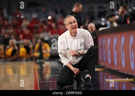 Fort Worth, Texas, USA. 13th Mar, 2024. Rice head basketball coach SCOTT PERA shouts to the Rice bench during their game against Wichita State at the American Athletic Conferfence Championship for men's basketball Wednesday at Dickies Arena in Fort Worth, Texas. (Credit Image: © Brian McLean/ZUMA Press Wire) EDITORIAL USAGE ONLY! Not for Commercial USAGE! Stock Photo