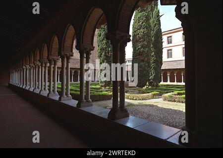 Gallery and cloister at the Church of the Jacobins, built 1306-1309, with colonnades in gray marble and capitals decorated with plant sculptures Stock Photo