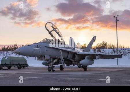 U.S. Marines with Marine Fighter Attack Squadron (VMFA) 312, 2nd Marine Aircraft Wing (MAW), stage in a U.S. Marine Corps F/A-18D Hornet after landing Stock Photo