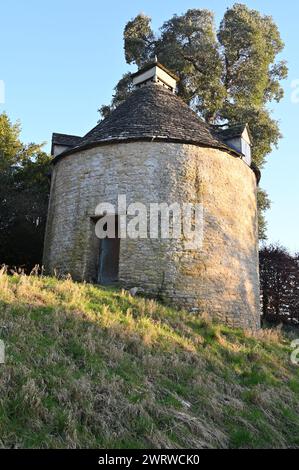 Stone built dovecot in the grounds of Kiddington Hall a mansion in the hamlet of the same name near Woodstock, Oxfordshire Stock Photo