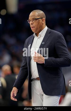 North Carolina head coach Hubert Davis yells during the second half of ...