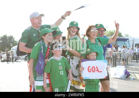 Family group of NI fans Northern Ireland v Norway UEFA Women's Euro St Mary's Stadium, Southampton Stock Photo