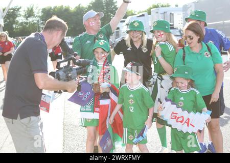 Family group of NI fans Northern Ireland v Norway UEFA Women's Euro St Mary's Stadium, Southampton Stock Photo