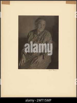 Weaver and Pianist, Ashland Kentucky. Doris Ulmann, photographer (American, 1882 - 1934) about 1928–1934 Doris Ulmann may have photographed this woman in 1928 on the first of her seven trips to the South with John Jacob (“Jack”) Niles (1892-1980). On that trip they spent a good deal of time in Kentucky, where he met with musicians and folklorists, including Jean Thomas (1882-1982) (95.XM.26) and the fiddler James William ("Blind Bill") Day (1861-1942). The pianist pictured here, was, according to Niles's notes, related by marriage to Day and his wife, Rosie Day (1877-1958), whom Ulmann also ph Stock Photo
