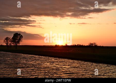 Sonnenuntergang am Kanal Stock Photo