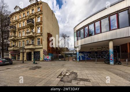 On Admiralstraße in Berlin Kreuzberg, many old buildings were demolished in the 1970s and replaced by new buildings that were not so durable. The old buildings owe their salvation to the squatter scene, Berlin, Germany Stock Photo
