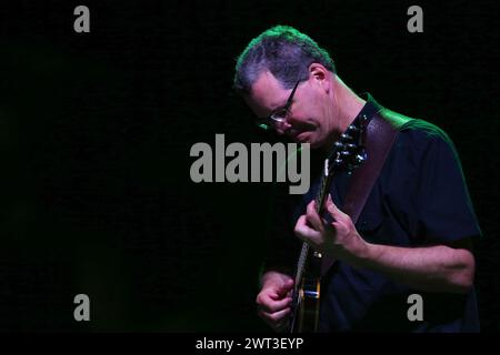 Pete McCann, guitarist of The Manhattan Transfer, during the concert at the Pomigliano Jazz Festival, in the Roman amphitheater of Avella. Stock Photo