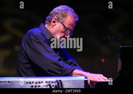 Yaron Gershovsky, pianist of The Manhattan Transfer, during the concert at the Pomigliano Jazz Festival, in the Roman amphitheater of Avella. Stock Photo