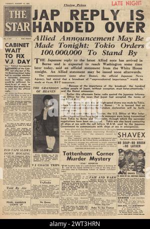 1945 The Star front page reporting Japan surrenders Stock Photo