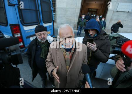 Former general Antonio Pappalardo, leader of the Orange Gilet, protests in front of the police headquarters about the arrest of the No Vax leader, Nic Stock Photo