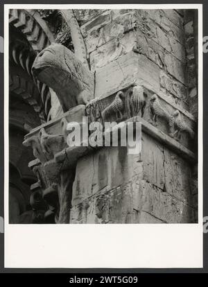 Marches Ancona Fabriano S. Agostino. Hutzel, Max 1960-1990 Medieval: Architecture (begun early 13th century): restored in 1768, 1938, and recently. Exterior: sculpted portal (early 14th century) and traces of ogival arches; 14th century frescos: Fabriano-Riminese school (restored 1933); late gothic frescos. Post-medieval: Richly decorated late baroque nave; 14th century frescos of the Fabriano-Riminese school (restored 1933); stucco work; works on canvas by Cades (18th century) Object Notes: Church was formerly known as S. Maria Nova [TCI/Marches] German-born photographer and scholar Max Hutze Stock Photo